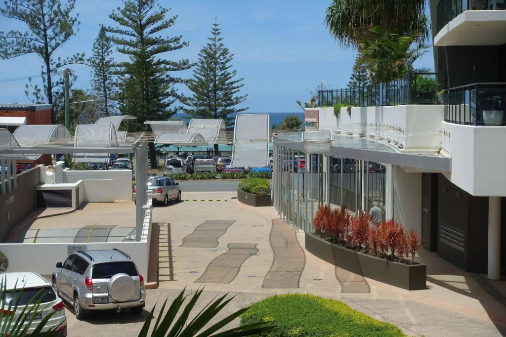Ambience on Burleigh Beach