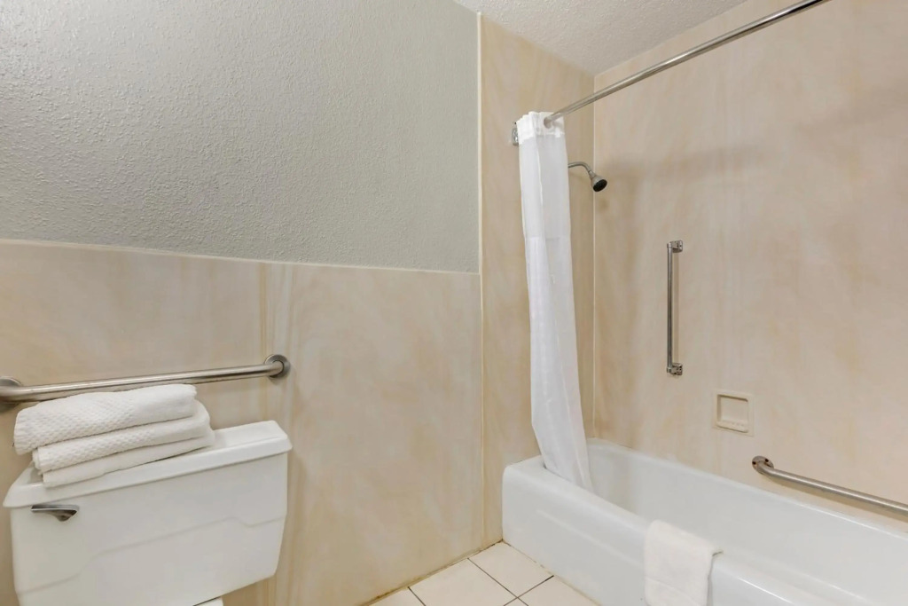 Quality Inn & Suites Santee I-95