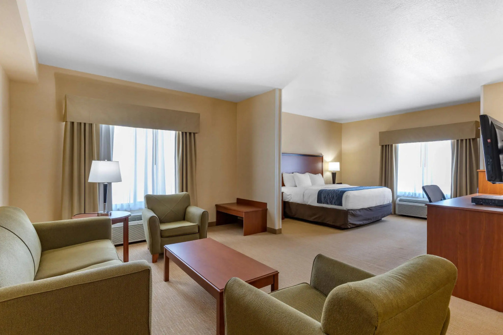 Comfort Inn & Suites Gateway to Glacier National Park
