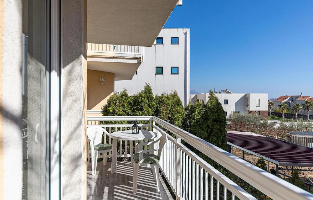 Awesome Apartment in Kastel Luksic With 1 Bedrooms and Wifi