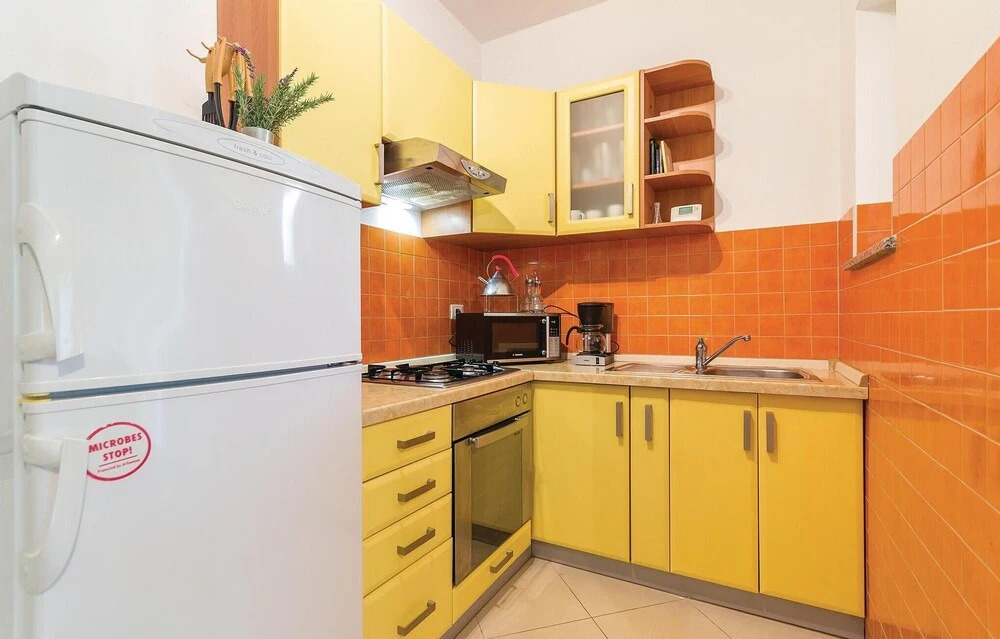 Beautiful Home in Liznjan With Wifi and 6 Bedrooms