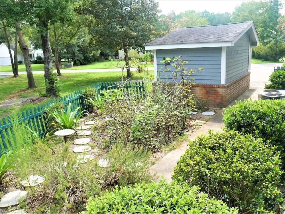 Gray House at Pawleys - 3 Br Home