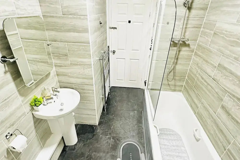5bed-10 Guests-near City Centre-free Parking