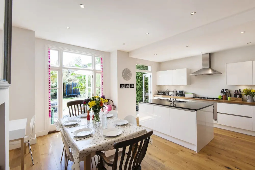 Enchanting Southfields Home by King George's Park