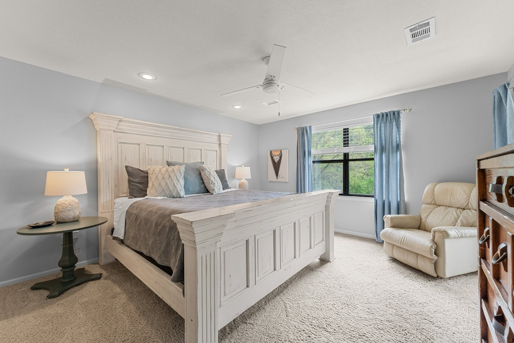 Pr66-8 4 Bedroom Condo