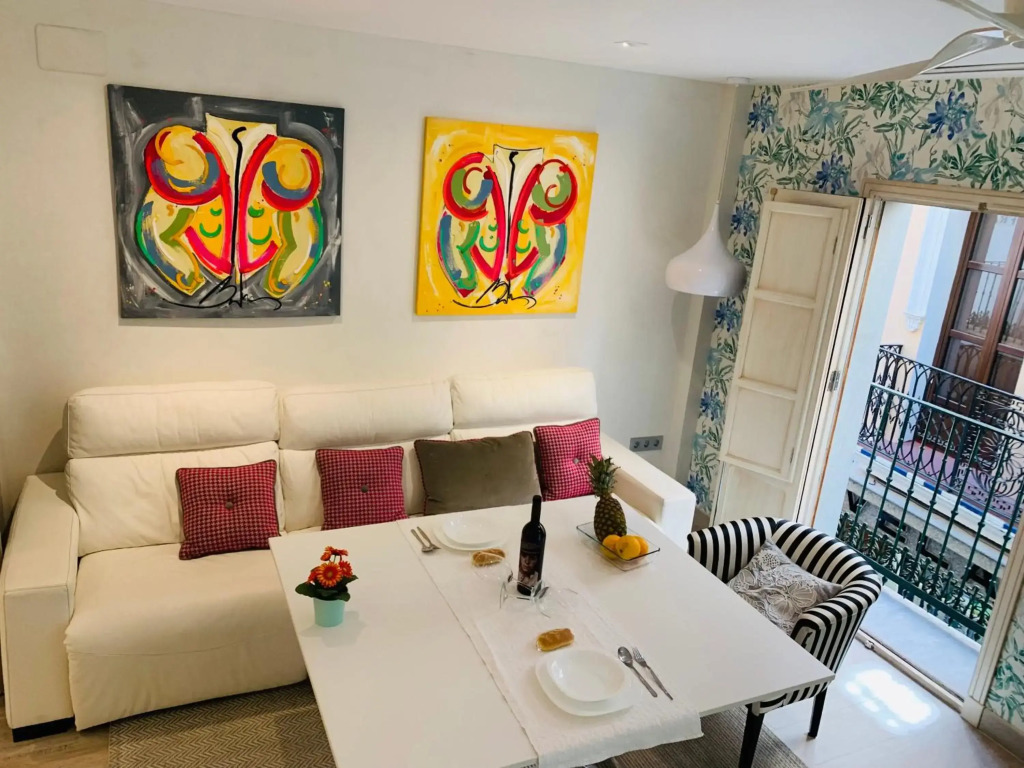 Cathedral Studio, Luxury studio in Cathedral area, Parking Optional