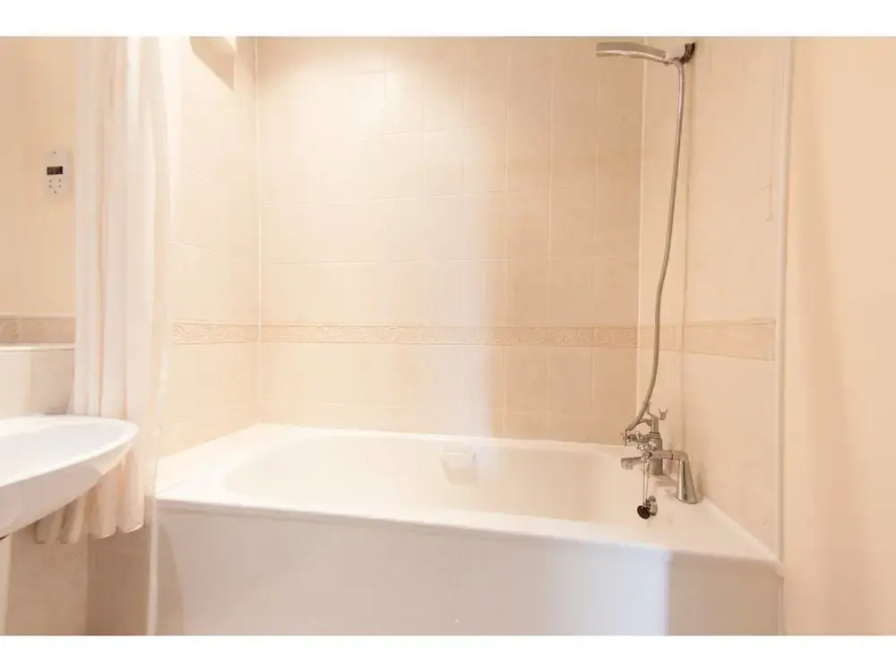 Newly Redecorated 2BR Victoria Docks Flat for 4