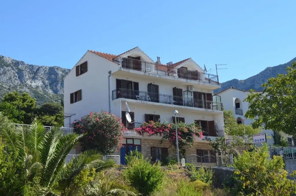 Jozo - 150 m From Pebble Beach - A5
