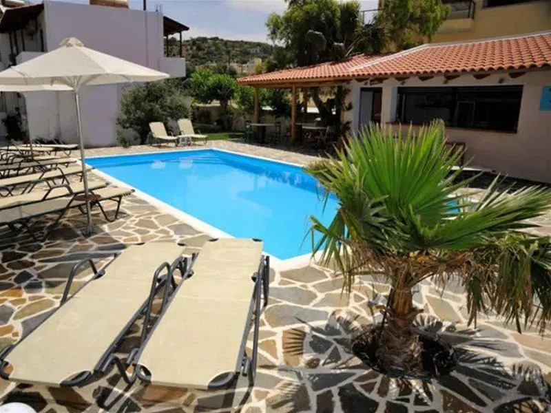 IRIDA Studios Hotel & Pool