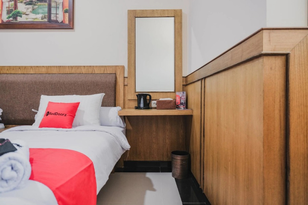 RedDoorz Plus @ Jalan Dr. Cipto Mangunkusumo Lampung