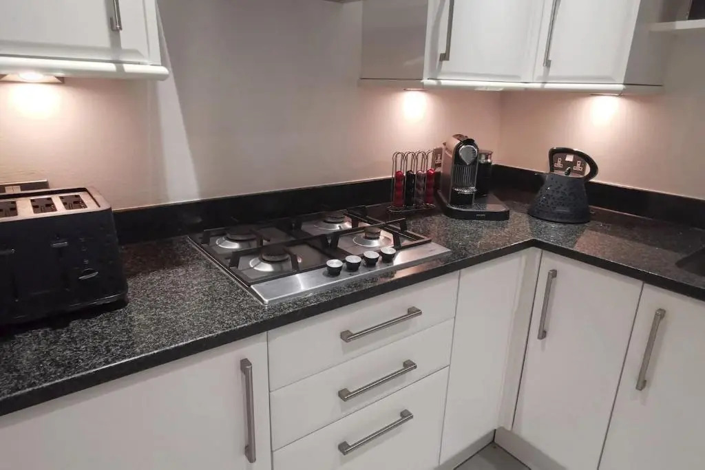 Perfectly Located 4 Storey Townhouse With 2 Parking Spaces In Central Harrogate