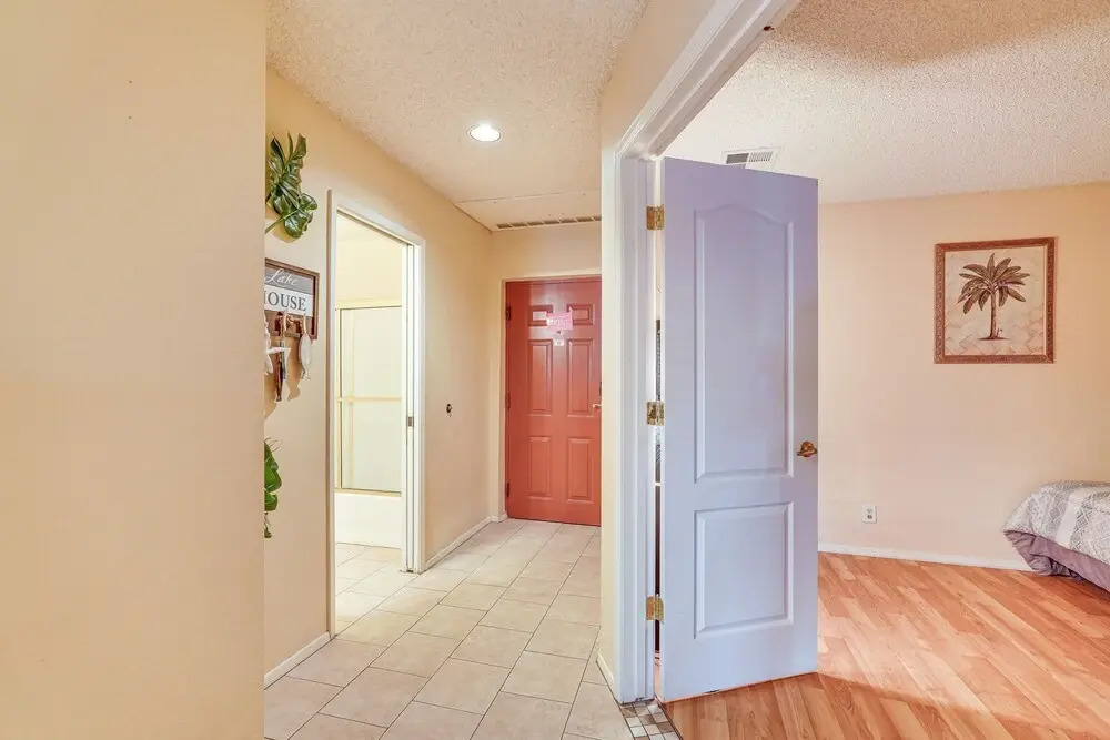 Walk to Golf & Beach: Queens Bay Resort Condo