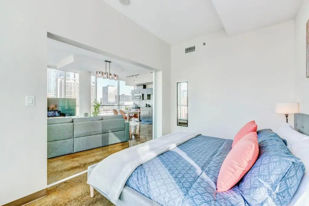 Modern 2BR Apt - DT Calgary w City Views