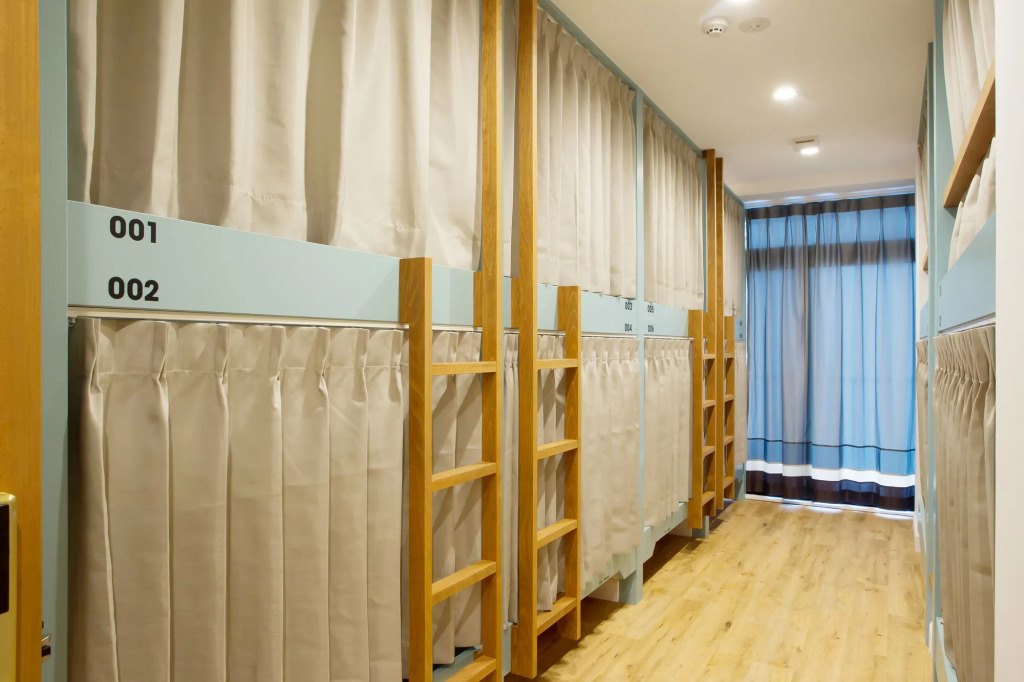 THE NEXT DOOR Dormitory & Private Hostel