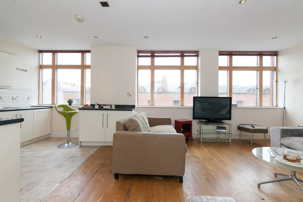Luxury 3BR Penthouse Suite with Rooftop Terrace