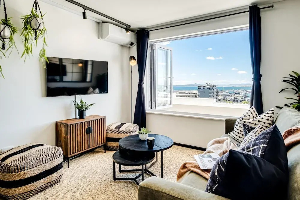 Cape Town City Holiday Apartment w Views for Days
