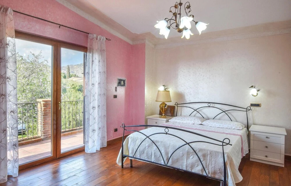 Stunning Home In Saline Ioniche