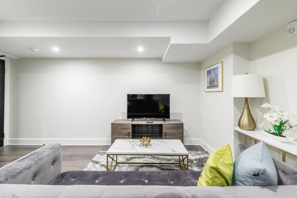 Rideau Comfort 2BD 1BA Apartment Free Parking