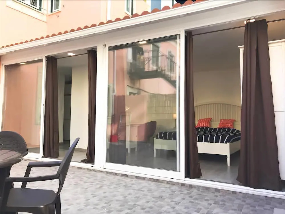 Campo Pequeno Terrace by Homing