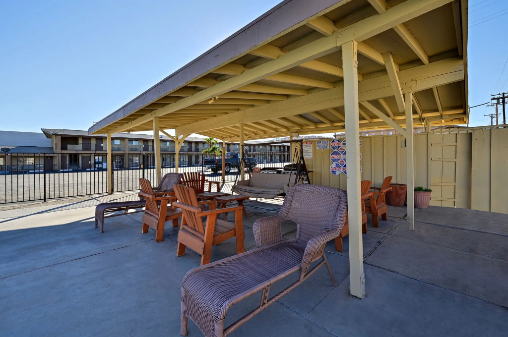 Crown Motel