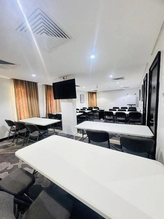 Golden Tulip Oniru Suites