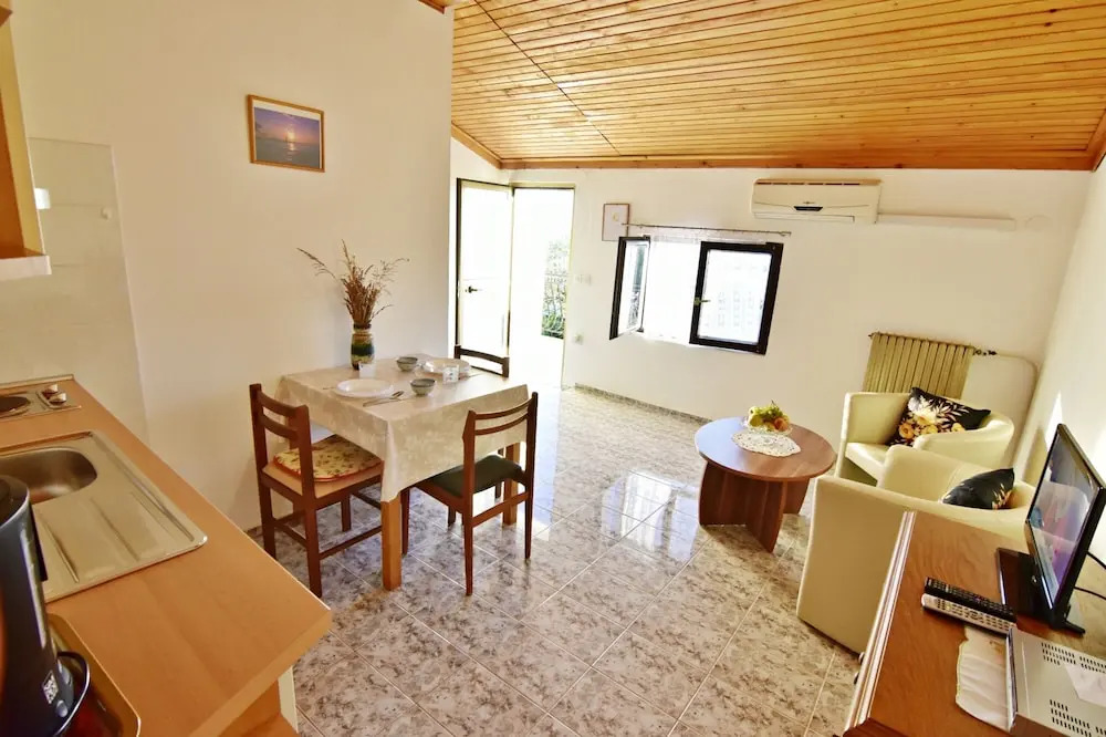 Shared Gardened Accommodation With bbq and sea View