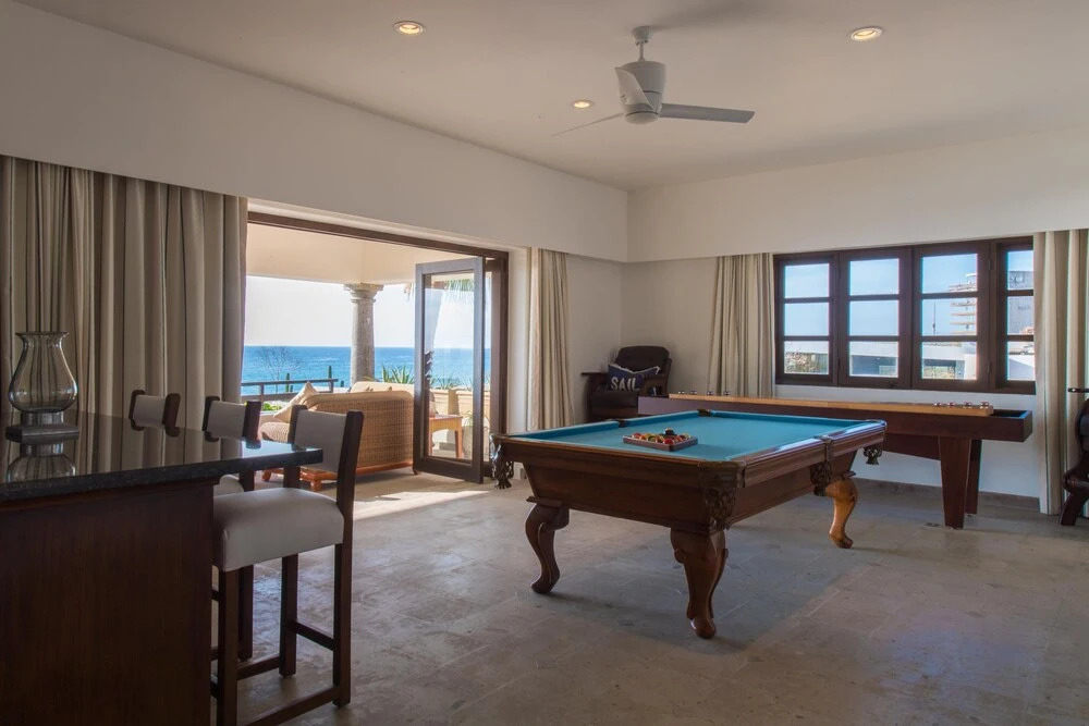 Outstanding Beachfront for up to 15 People: Villa Delfines