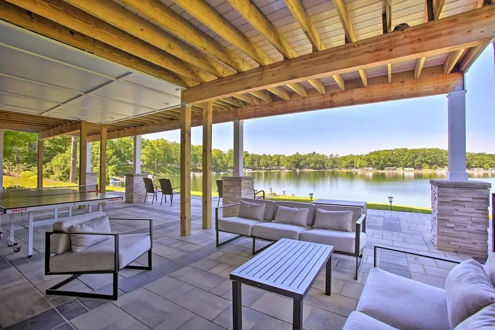 Sunroom + Hot Tub! Waterfront Silver Lake Home