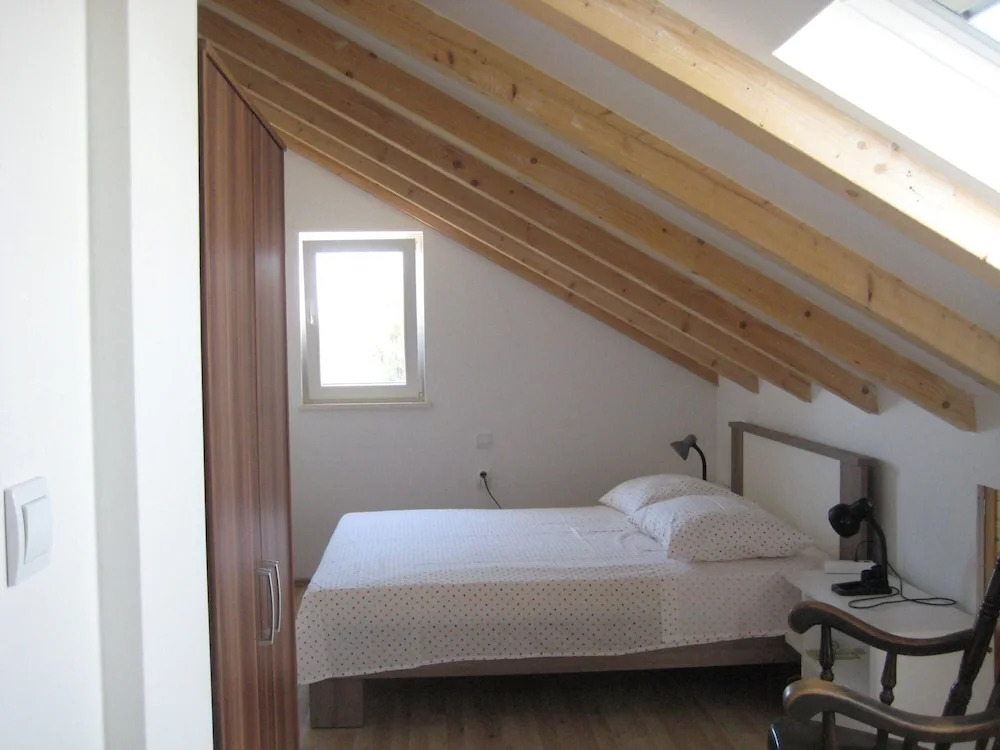 New Modern House in a Quiet Island Area w. Garden