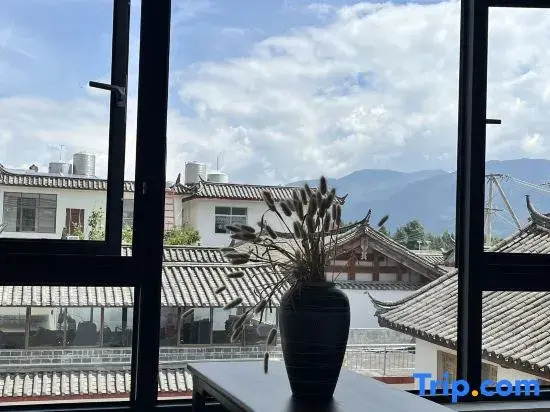 Yueshan Hillside Reverie | 270° Snow Mountain View | Smart Designer Vacation Apartment