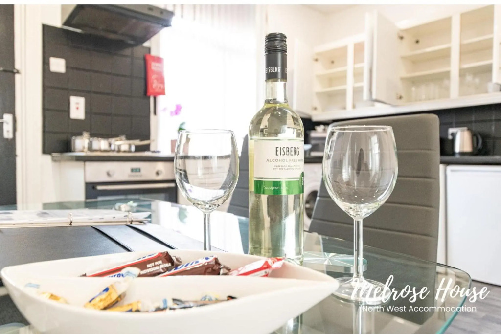 Newly Refurbished 2-Bedroom Home in Manchester 10 Mins from City Centre with free WiFi by North West Accommodation