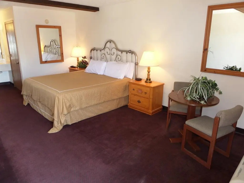 Passion Play Road Inn - Formerly Statue Road Inn