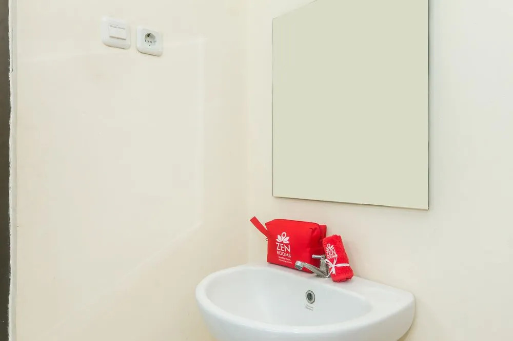 ZenRooms Denpasar ByPass Suwung