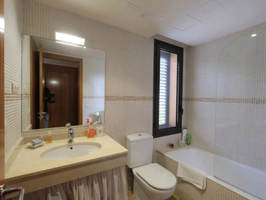 Villa Familiar c/Piscina + Wifi y Parking Gratis by Sunset Rentals