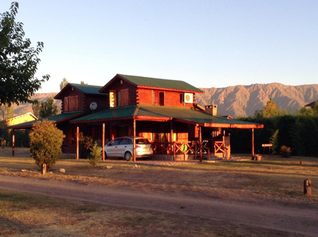 Las Cortaderas Cabañas de Tronco