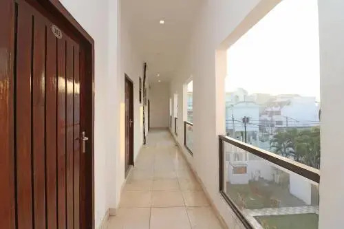 Hotel Rajshri by OYO Rooms