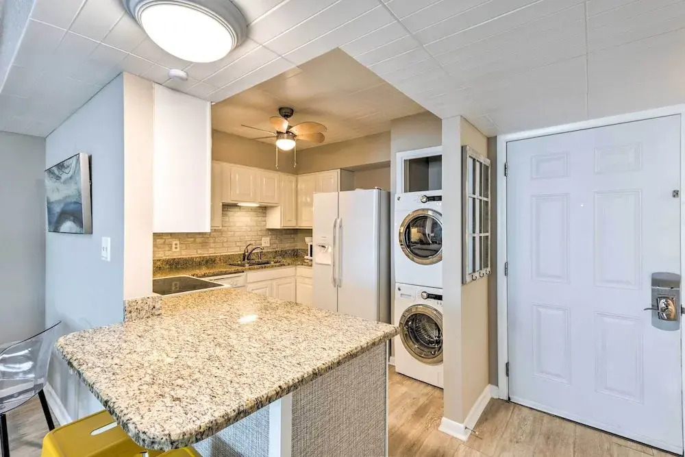 Sunny Destin Condo w/ Pool & Beach Access!