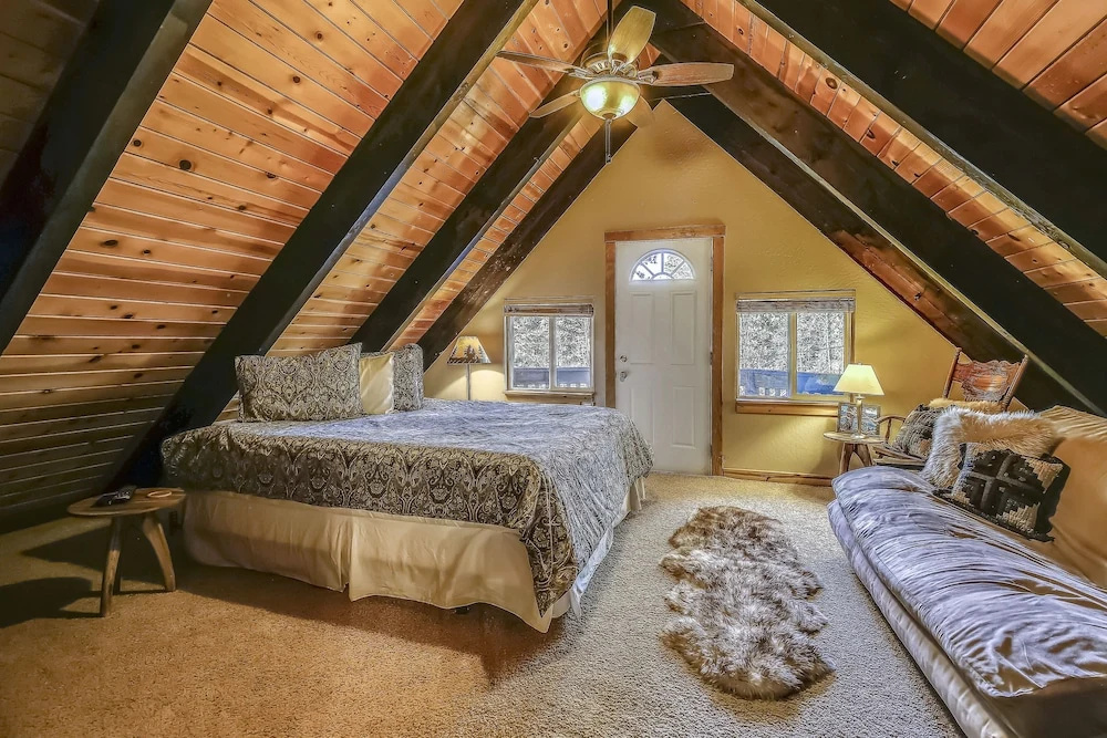 Book Now! 1 Min To Heavenly, 5 Min To Casinos & Lake! 4 Bedroom Cabin