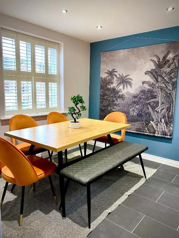 The Gallery - Vibrant, 4-bed Townhouse by The Hepworth