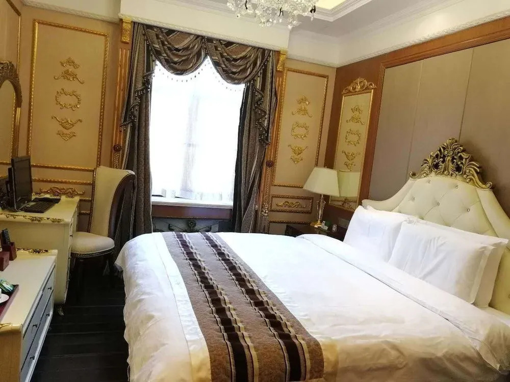 Railway 1896 Garden Hotel