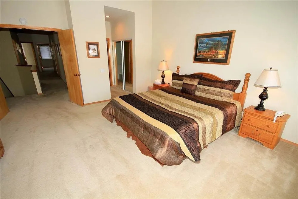 Snowcreek Phase 4 521 4 Br townhouse by RedAwning