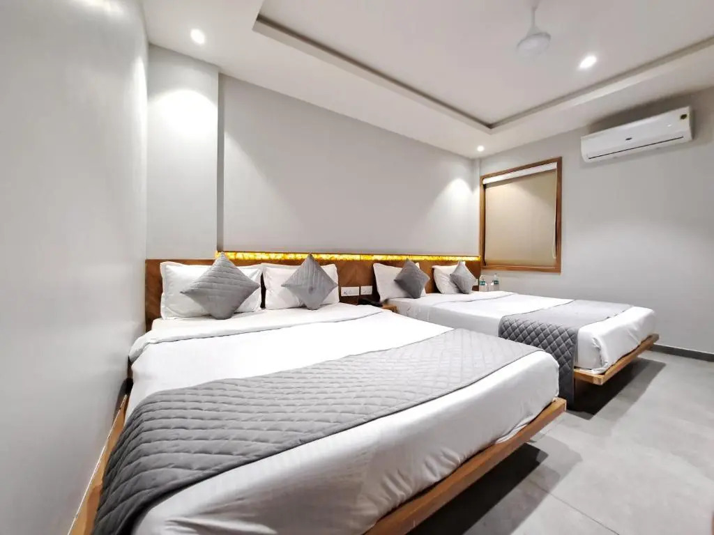 HOTEL OM