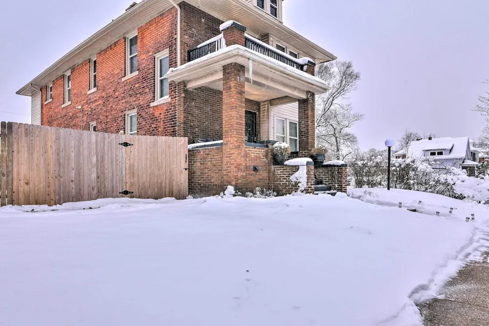 Detroit Apartment - 5 Mi to Downtown!