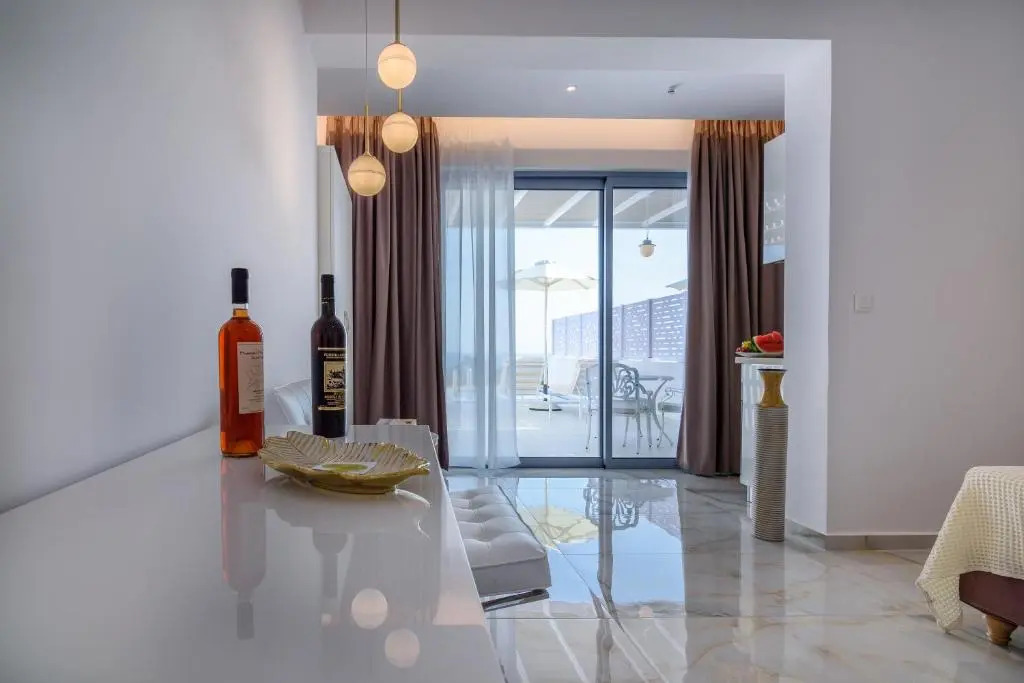 Dionisos Suites