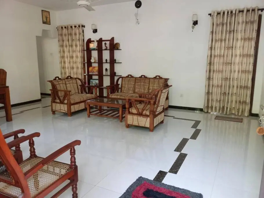 Private house with small garden in Hikkaduwa.