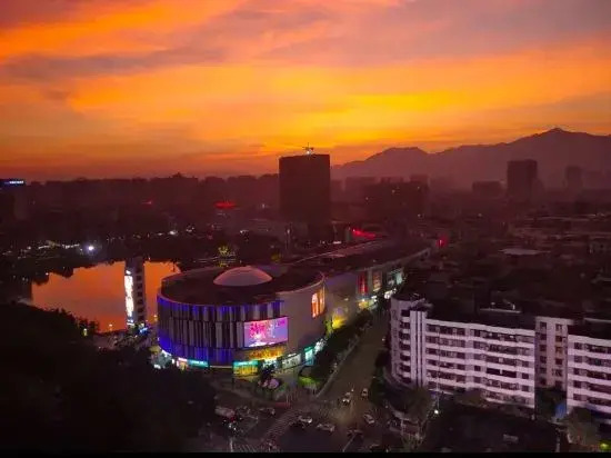 Qingyuan My Apartment (Zhongshan Park Century Hui Branch)