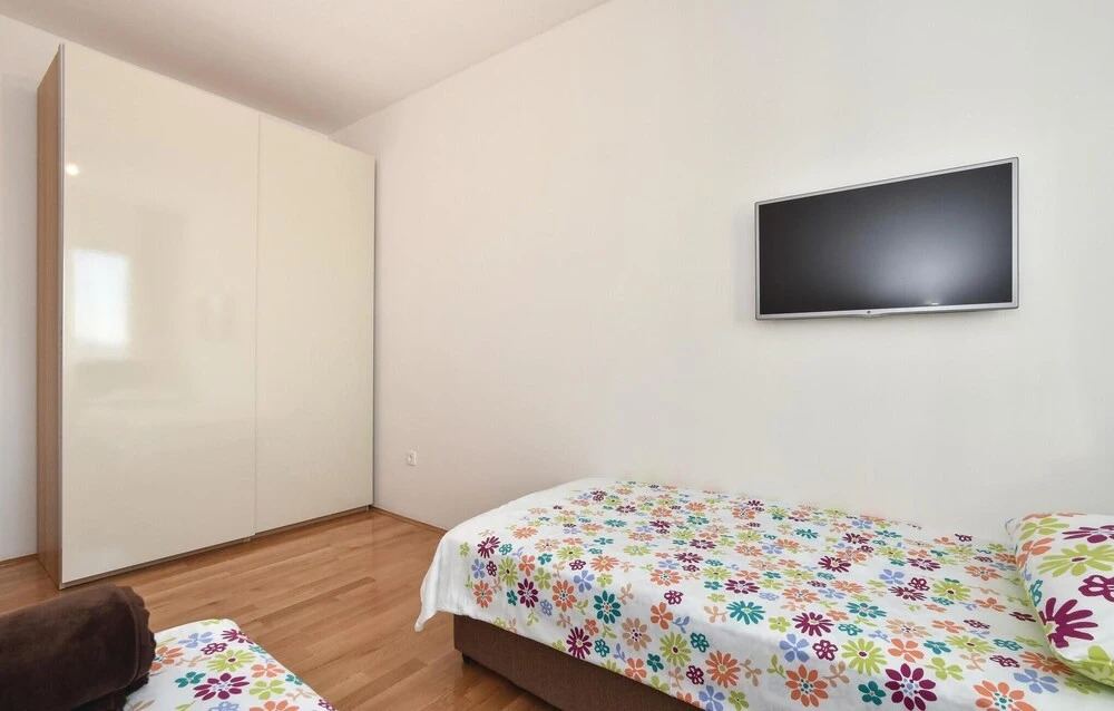 Nice Home in Kastel Gomilica with Hot Tub, WiFi & 3 Bedrooms