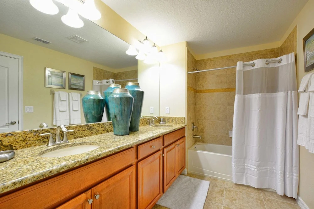 Storey Lake 5 Bedroom Townhome w Pool - 1600ST