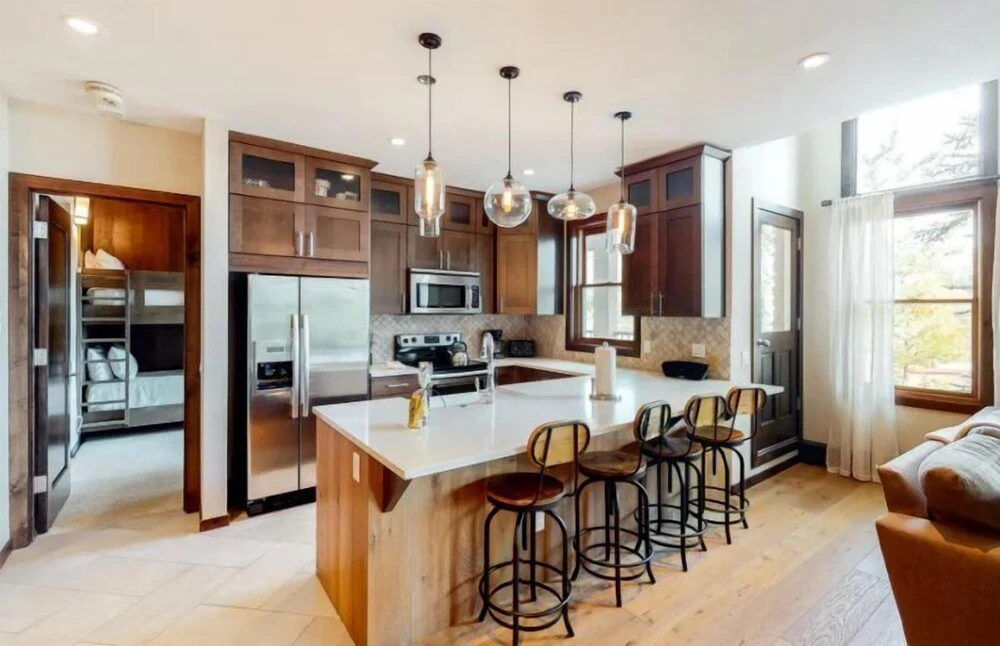 Premier Ski in, Ski-out 2 Bedroom Condo With Spectacular Views, Heated Outdoor Pool and Hot Tub, Short Walk to Village