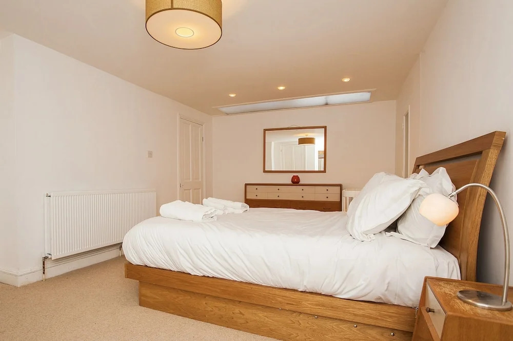 Modern 2 Bed Garden Flat, St Johns Wood